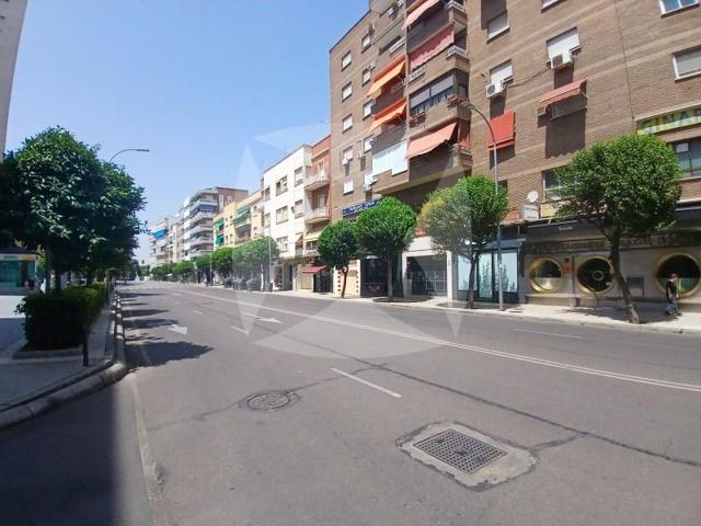 Local comercial en alquiler en Badajoz photo 0