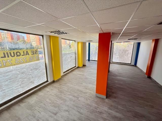 Local comercial en alquiler en Sevilla, Jardines de Hércules photo 0