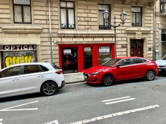 Local comercial en alquiler en Bilbao, Abando photo 0