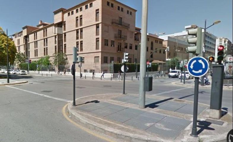 Local comercial en alquiler en Valencia, Algiros photo 0