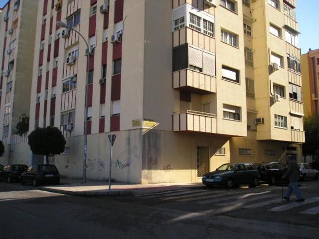 Local comercial en alquiler en Badajoz, María Auxiliadora photo 0