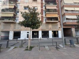 Local comercial en alquiler en Badalona, Montigala photo 0