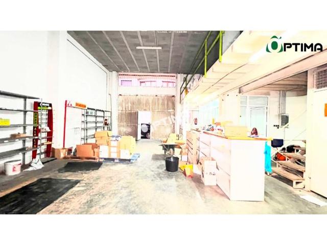 Local comercial en alquiler en Estrada photo 0