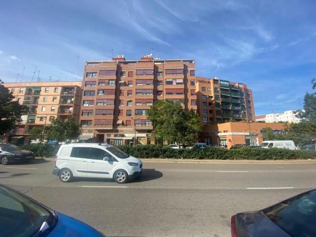 Local comercial en alquiler en Valencia, El Cabanyal-El Canyamelar photo 0