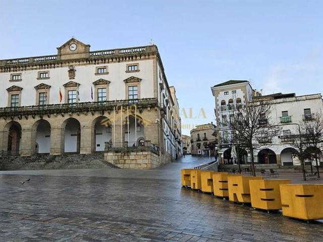 Local comercial en alquiler en Cáceres photo 0
