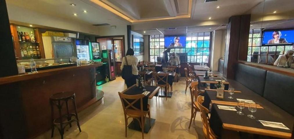 Local comercial en alquiler en Barcelona, Les Corts photo 0