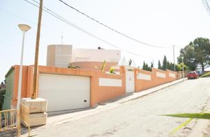 Chalet en alquiler en Chiva photo 0