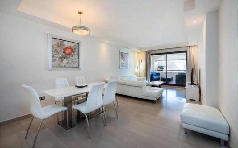 Apartamento en alquiler en Marbella, Nueva Andalucia photo 0