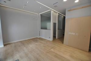 Local comercial en alquiler en Vigo, URZAIZ photo 0