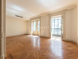 Piso en alquiler en Madrid, Jerónimos photo 0