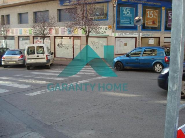 Local comercial en alquiler en Cáceres, CRUZ DE LOS CAIDOS photo 0