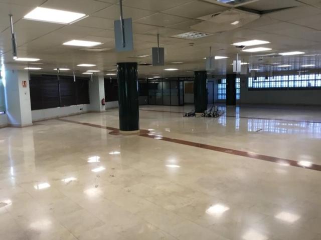 Local comercial en alquiler en Bilbao, Ametzola photo 0