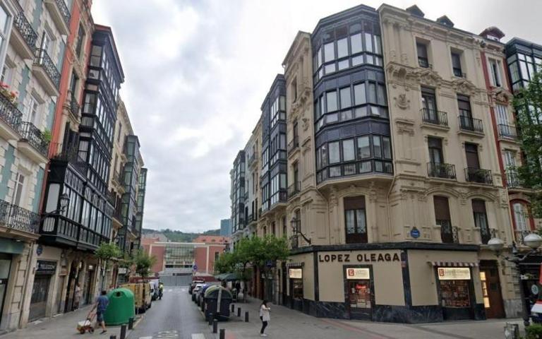 Local comercial en alquiler en Bilbao, Abando photo 0