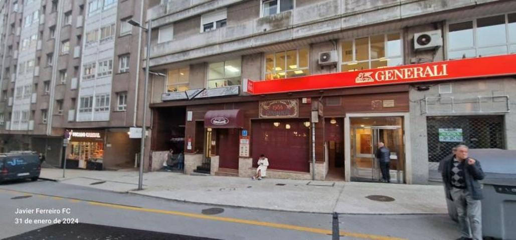 Local comercial en alquiler en Santiago de Compostela, Ensanche photo 0