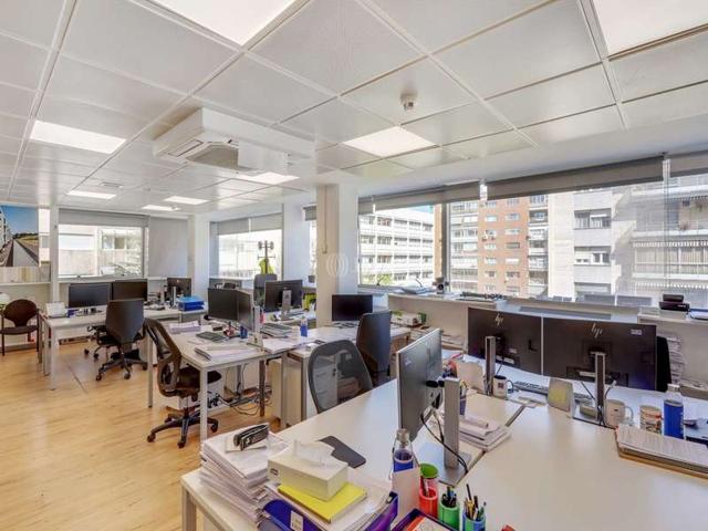 Local comercial en alquiler en Madrid, Chamartín photo 0