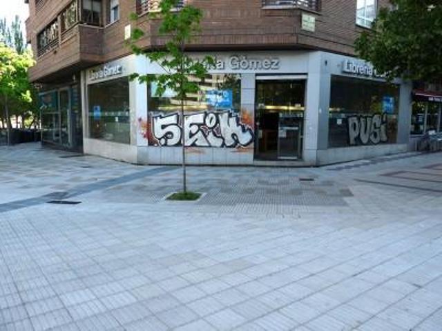 Local comercial en alquiler en Pamplona, Iturrama photo 0