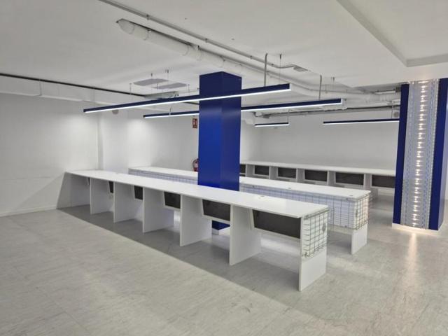 Local comercial en alquiler en Barcelona, Sagrada Familia photo 0