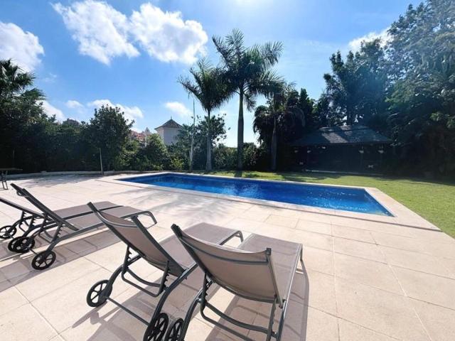 Chalet en alquiler en Marbella photo 0