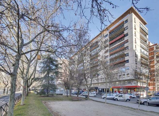 Local comercial en alquiler en Madrid, Chamartín photo 0