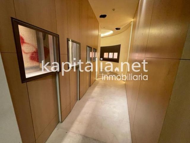 Local comercial en alquiler en Valencia, Centro - Sant Francesc photo 0