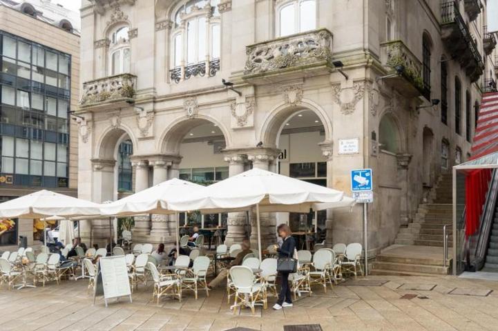 Local comercial en alquiler en Vigo, Areal -Rosalía de Castro photo 0