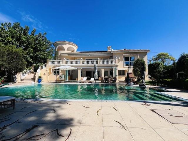 Chalet en alquiler en Marbella photo 0