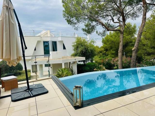 Chalet en alquiler en Marbella, Milla De Oro - Sierra Blanca photo 0