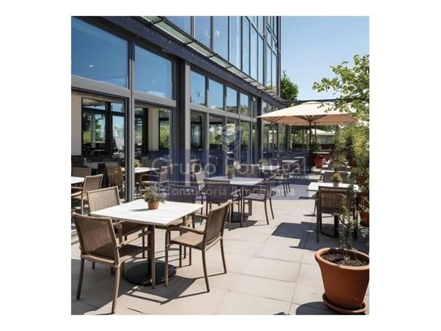 Local comercial en alquiler en Madrid, Aravaca photo 0