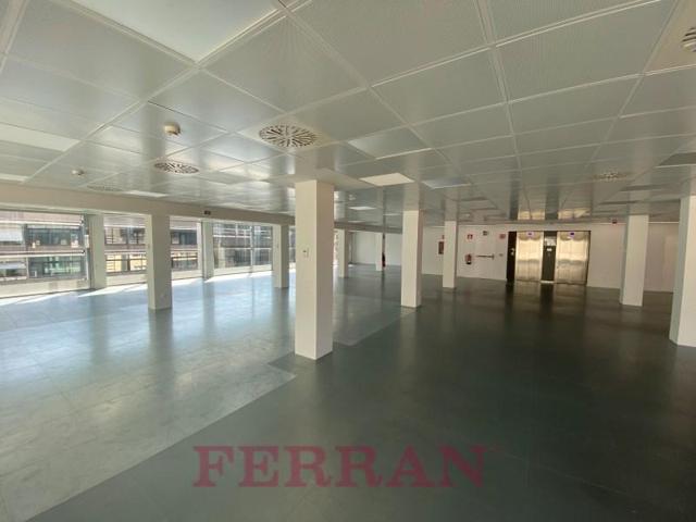 Oficina en alquiler en Barcelona photo 0
