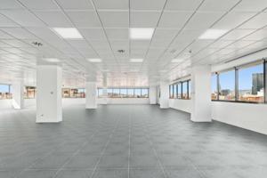 Oficina en alquiler en Barcelona, El Poblenou photo 0