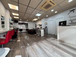 Local comercial en alquiler en Badalona, Lloreda photo 0