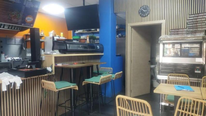 Local comercial en alquiler en Málaga, Mármoles photo 0