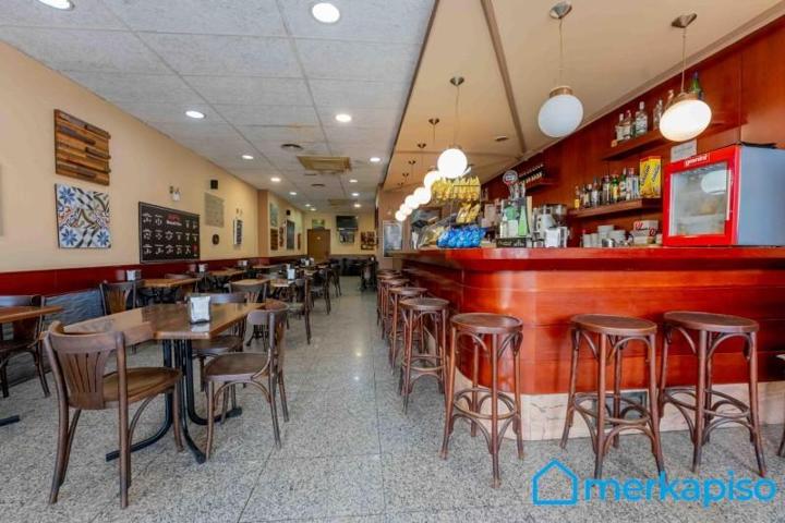 Local comercial en alquiler en Viladecans, Rambla photo 0