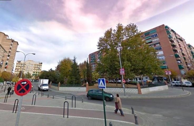 Local comercial en alquiler en Granada, Vergeles photo 0
