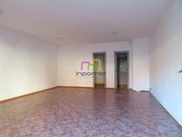 Local comercial en alquiler en Badajoz, San Fernando photo 0