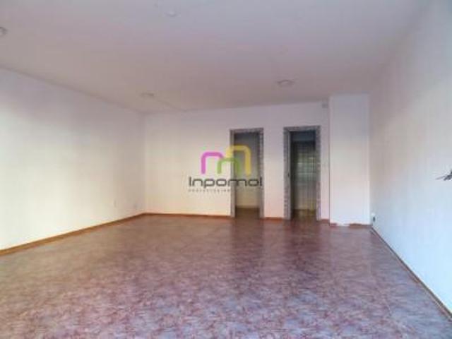 Local comercial en alquiler en Badajoz, San Fernando photo 0