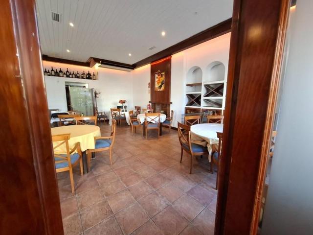 Local comercial en alquiler en Torremolinos, La Carihuela photo 0