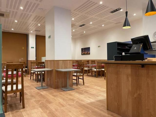 Local comercial en alquiler en Pamplona, Ensanche photo 0