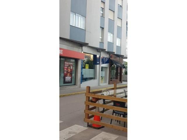 Local comercial en alquiler en Sarria photo 0