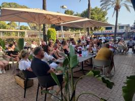 Local comercial en alquiler en Calvia, Palmanova photo 0