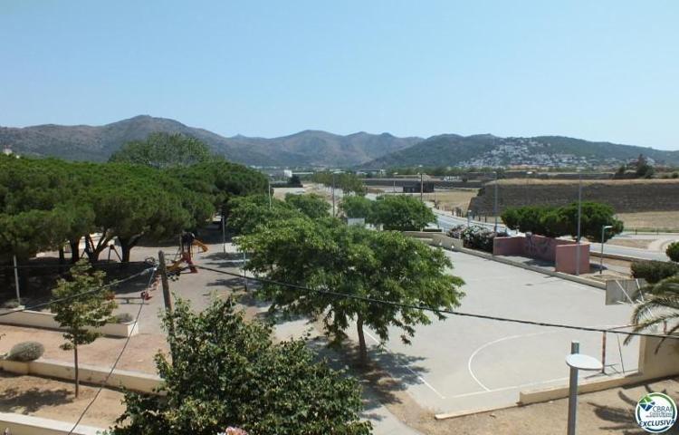 Apartamento en venta en Roses photo 0