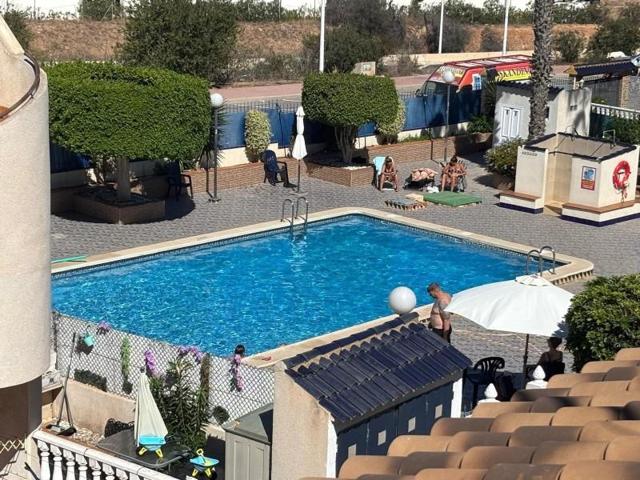 Bungalow en venta en Torrevieja, Playa de los locos photo 0