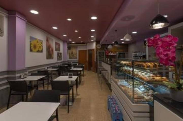 Local comercial en alquiler en Rubí, Sant Jordi Park photo 0