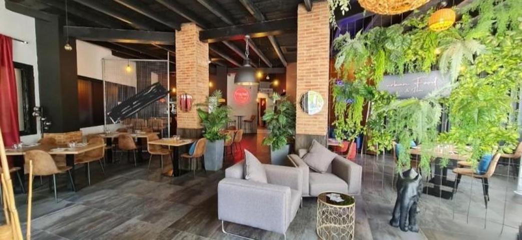 Local comercial en alquiler en Denia, Casco urbano photo 0