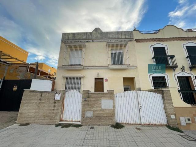 Adosada en venta en Santiponce, Santiponce photo 0