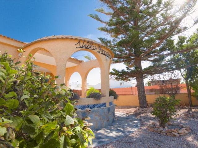 Chalet en venta en Torrevieja photo 0