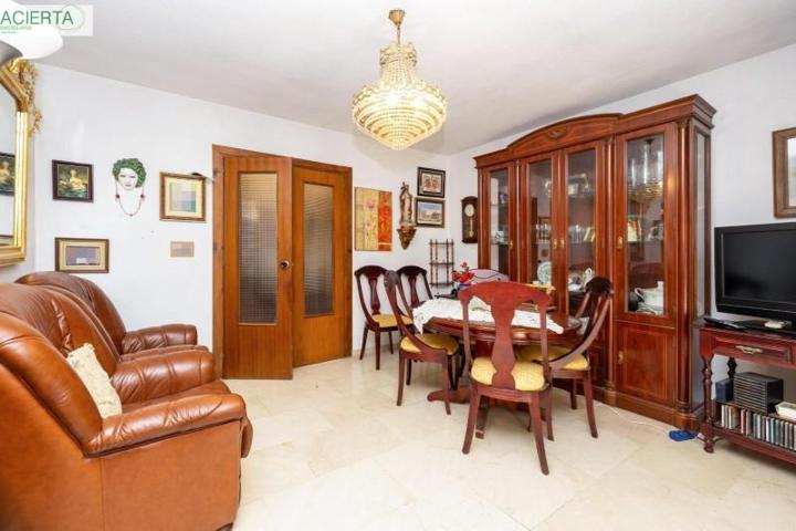 Piso en venta en Granada, Alhamar photo 0