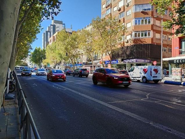 Local comercial en alquiler en Madrid, Cuatro Caminos photo 0