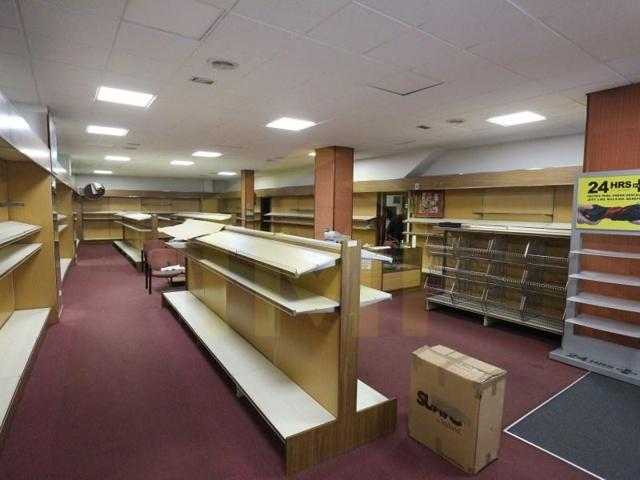 Local comercial en alquiler en Oviedo, Cerdeño - El Palais - Mercadín photo 0