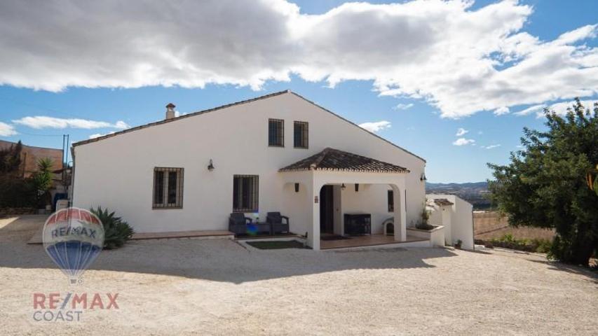 Chalet en venta en Cártama photo 0